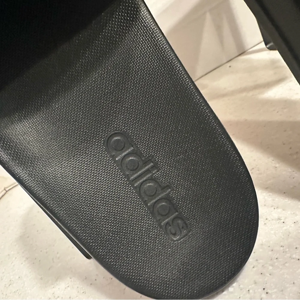 Adidas Core Black Adilette Slides Sandals. Men’s 8. Women’s 9.5. Comfy!